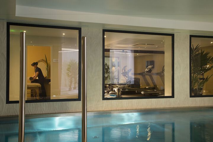Hotel Pool