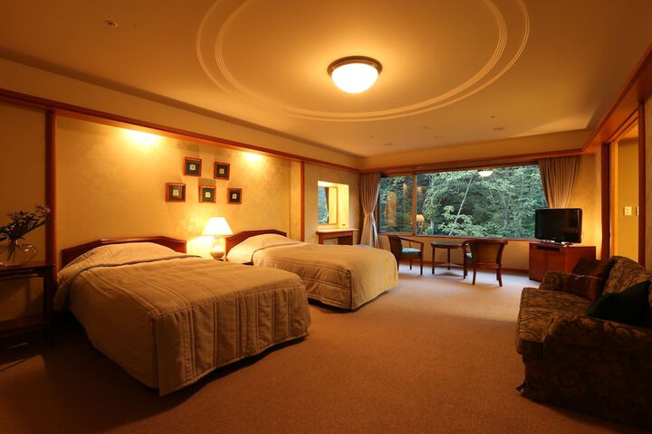 Room 17 of 77