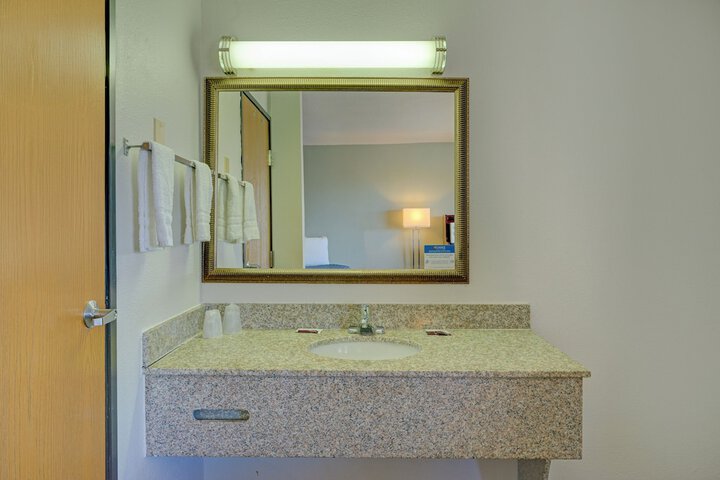 Room 25 of 41