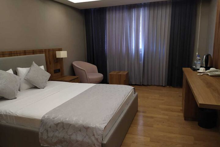 Room 8 of 11