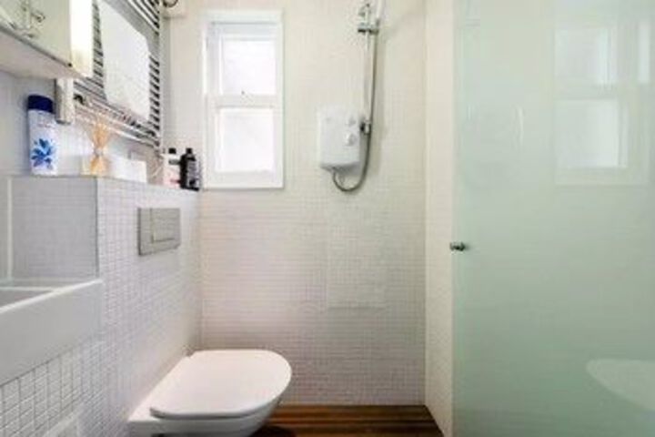 Room 4 of 23