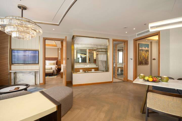 Room 15 of 182