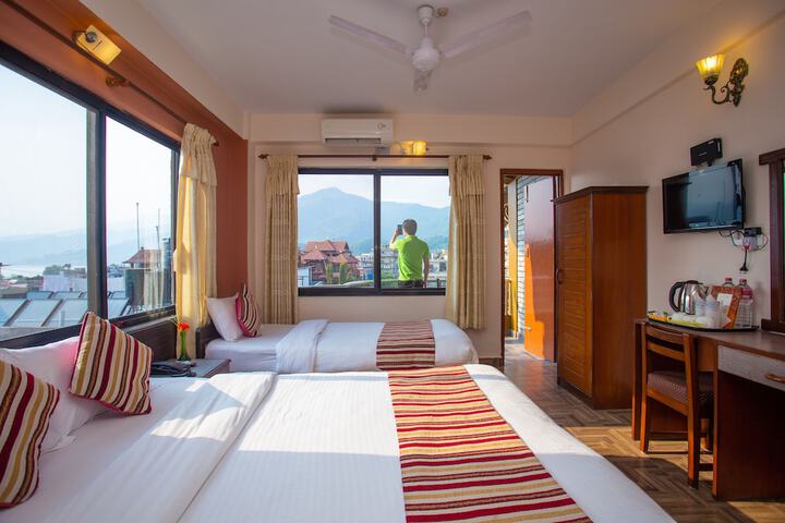 Room 32 of 55