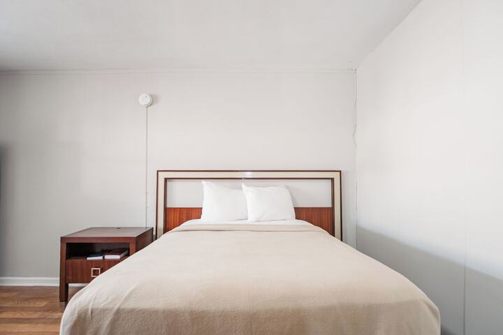 Room 12 of 16
