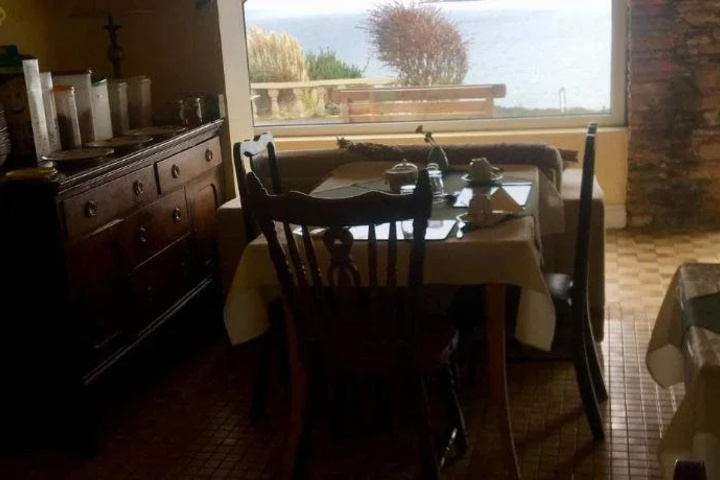 Dining 16 of 19