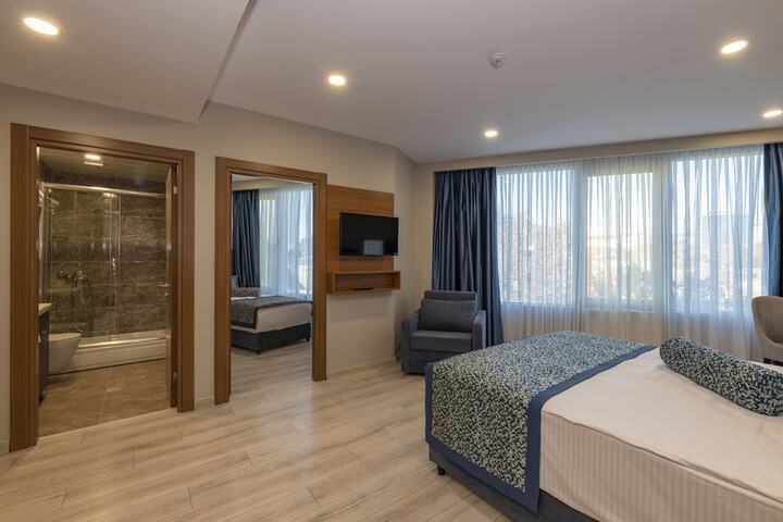 Room 6 of 32