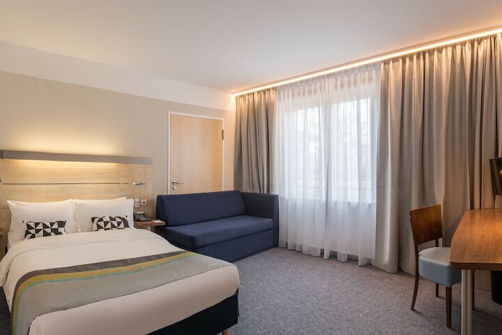 Room 4 of 47