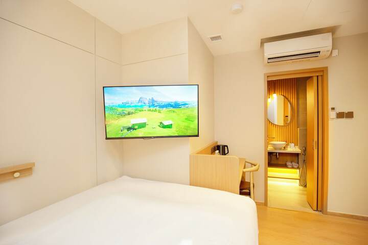 Room 18 of 42