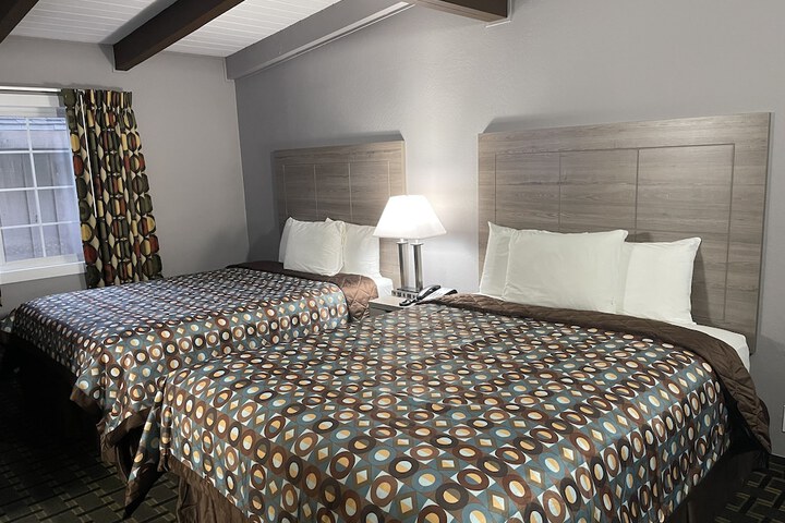 1 Queen Bed (7 of 56)