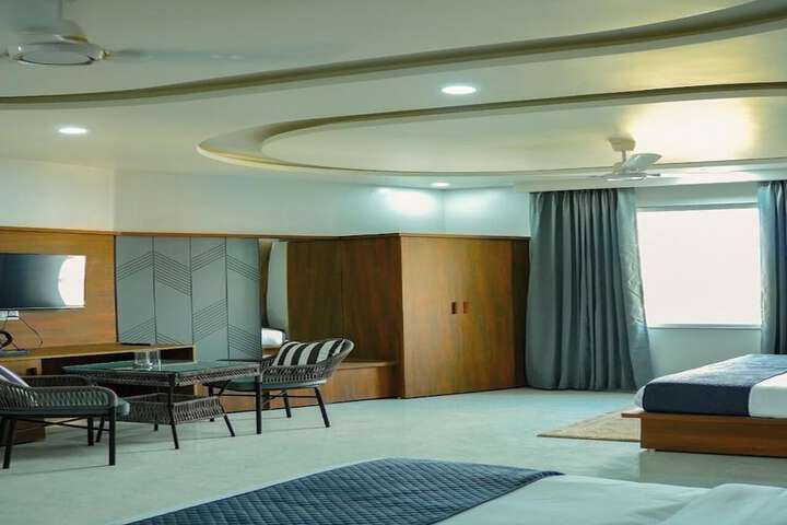 Room 6 of 30