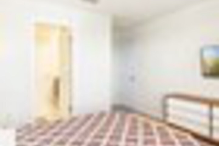 Room 50 of 216