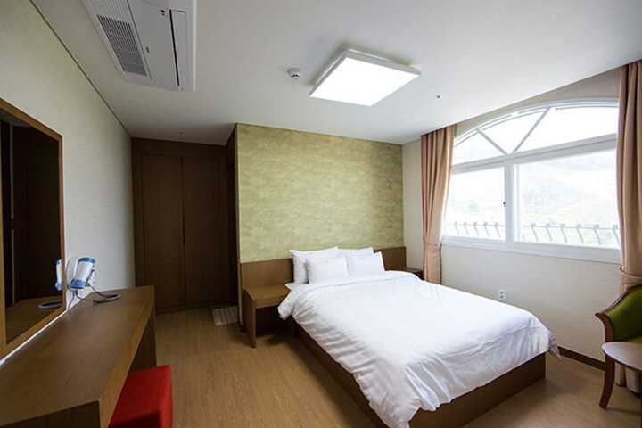 Room 9 of 26