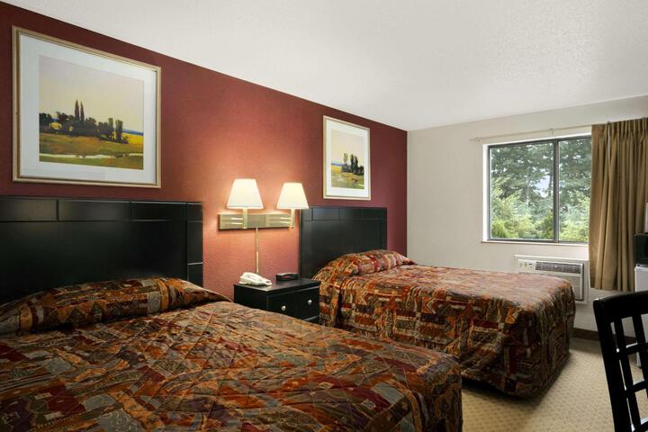 1 Queen Bed Mobility Accessible (6 of 13)