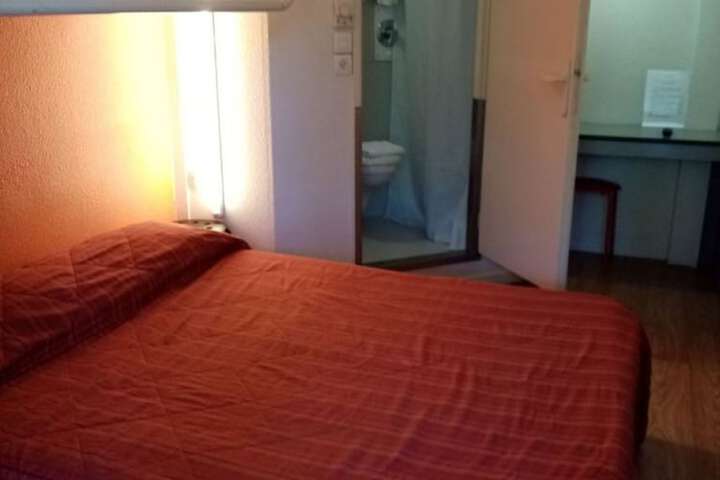Room 23 of 48