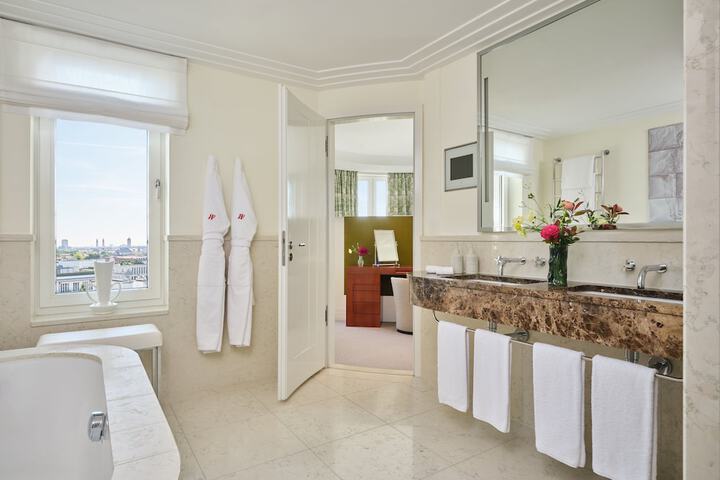 Room 54 of 191