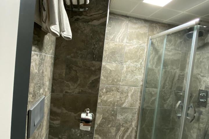 Room 17 of 27