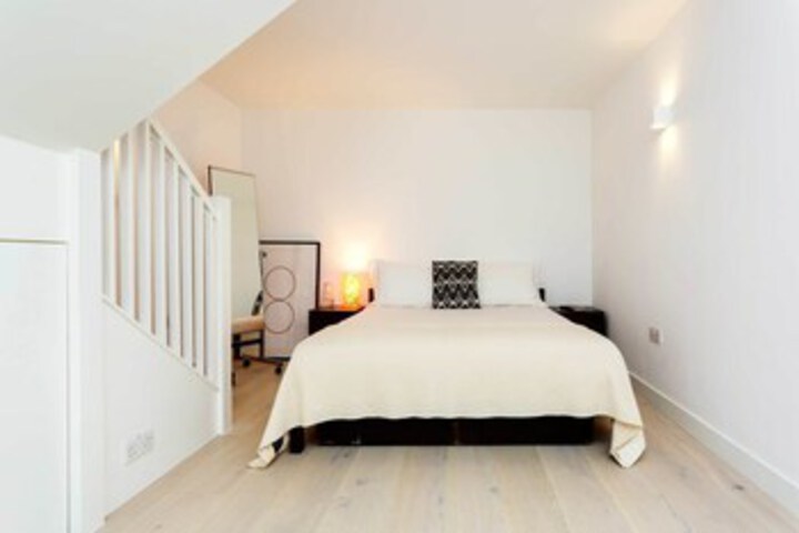 Room 16 of 19