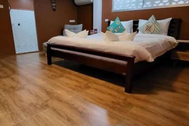 Room 4 of 60