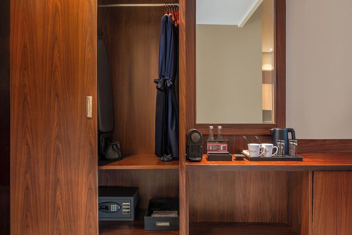 Room 12 of 33