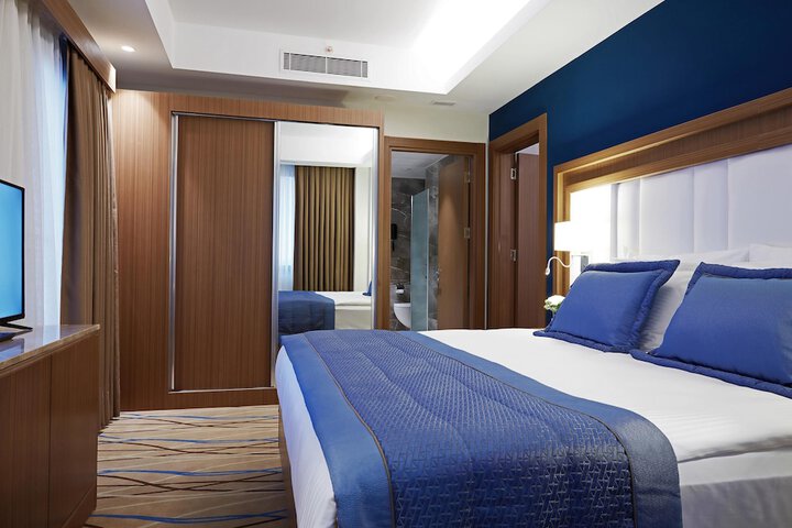 Room 7 of 27