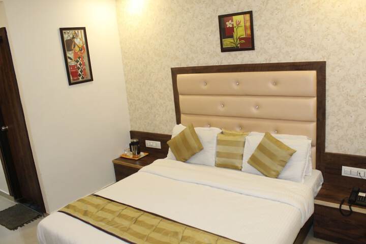 Room 17 of 28