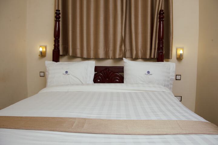 Room 7 of 30