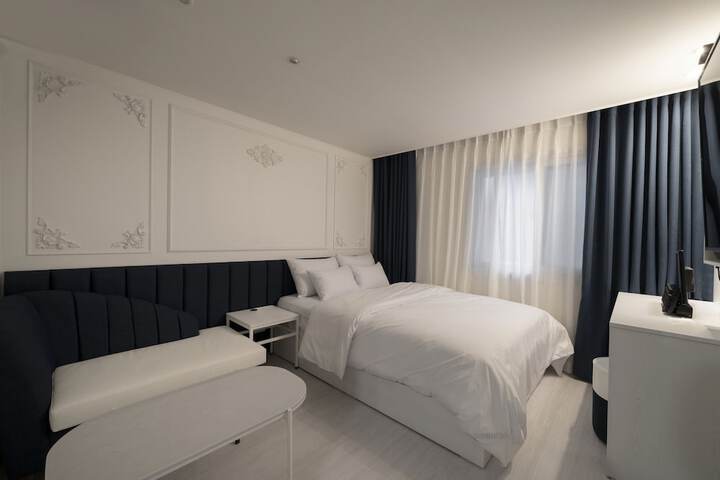 Room 2 of 25