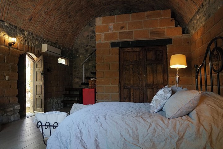 Room 9 of 62