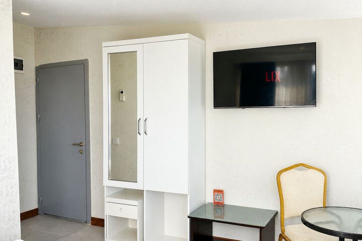 Room 12 of 63