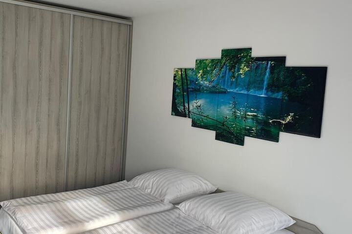 Room 4 of 44