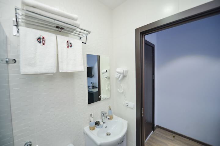 Room 53 of 67