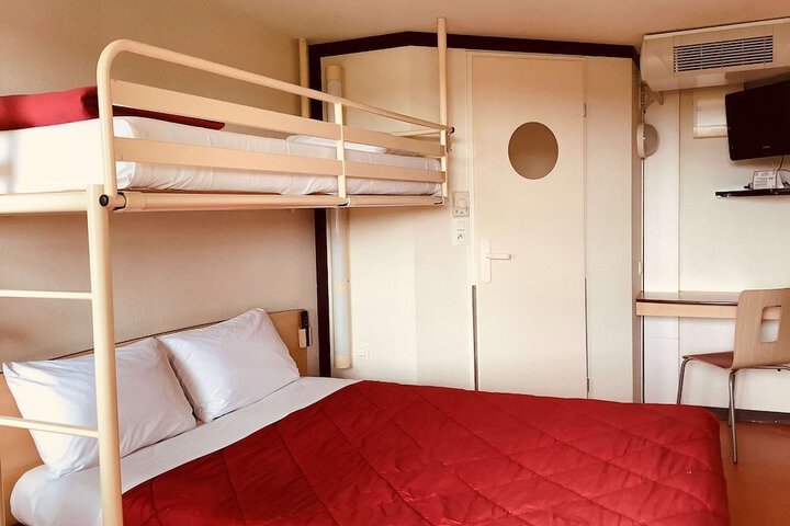 Room 16 of 44