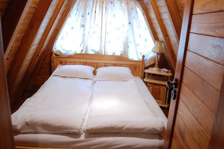 Room 5 of 11
