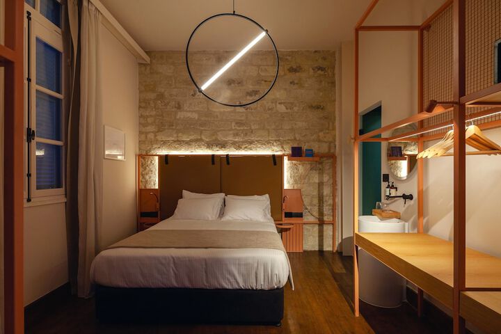 Room 32 of 85