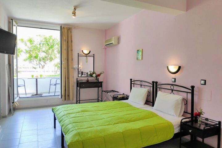 Room 4 of 52
