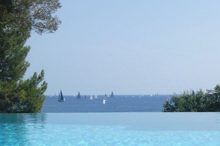 Hotel Pool