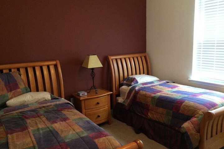 Room 2 of 33