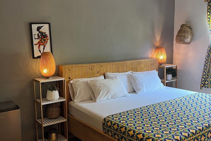 Room 4 of 9