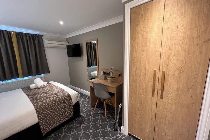 Room 11 of 20