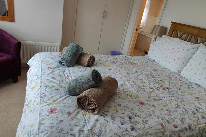 Room 4 of 18