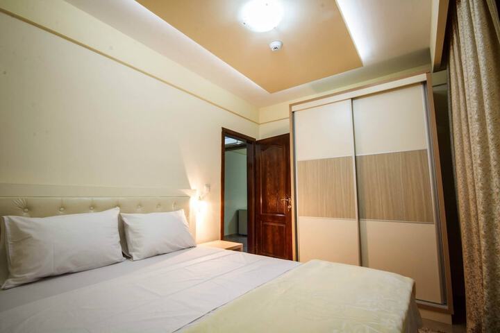 Room 9 of 32