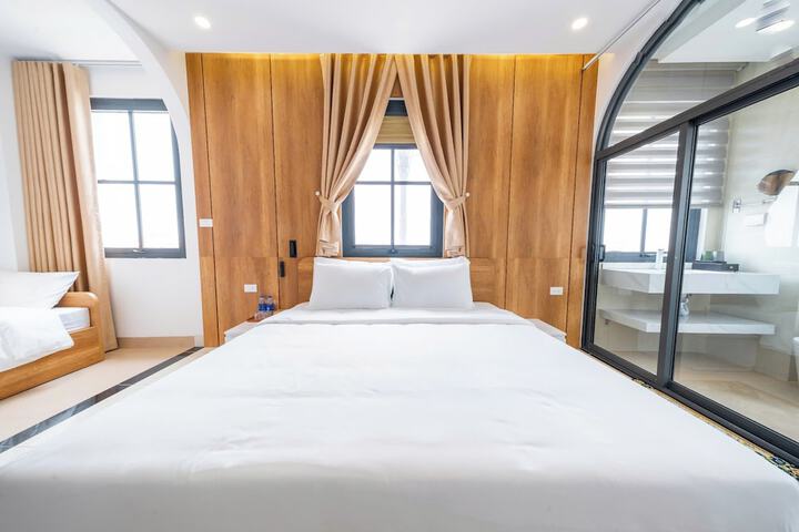 Room 13 of 21