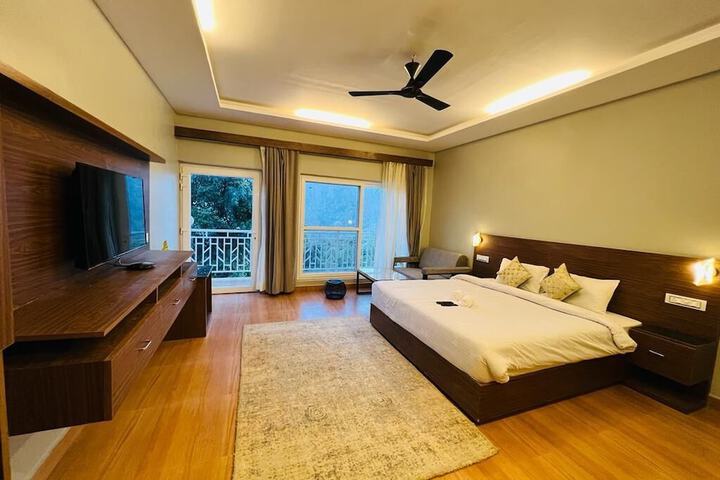 Room 6 of 17