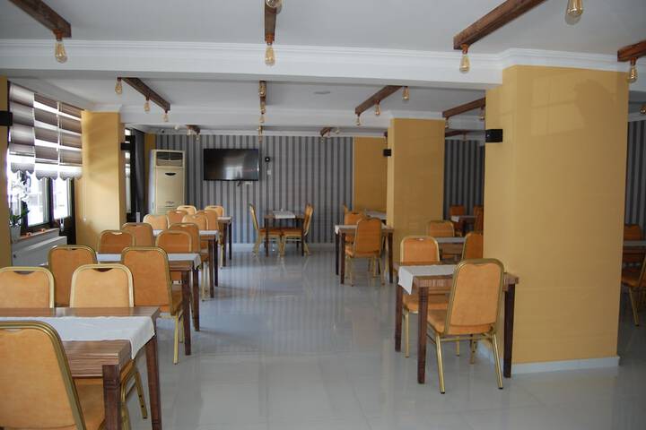 Dining 26 of 46