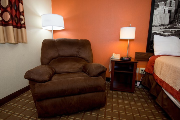1 King Bed (13 of 16)
