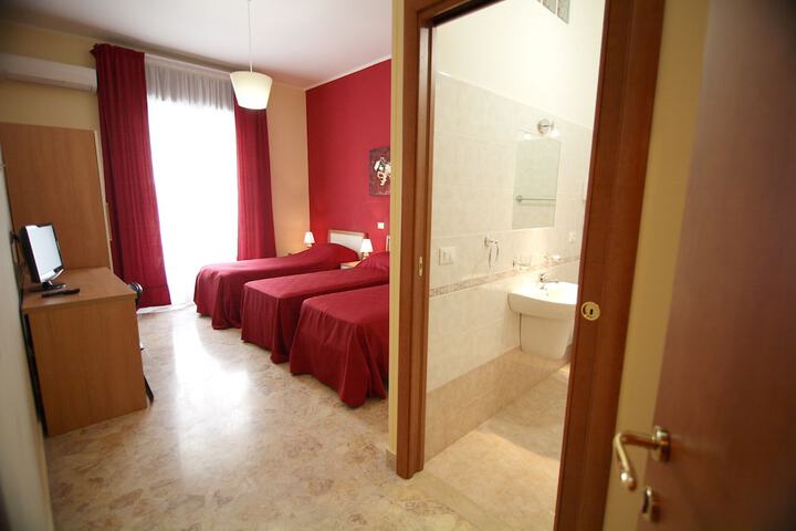 Room 2 of 35