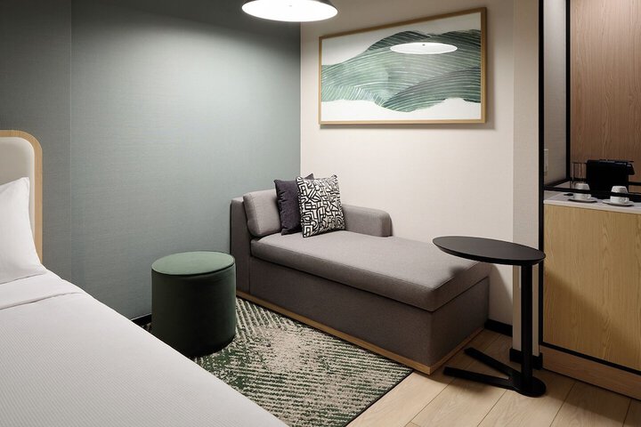 Room 13 of 23