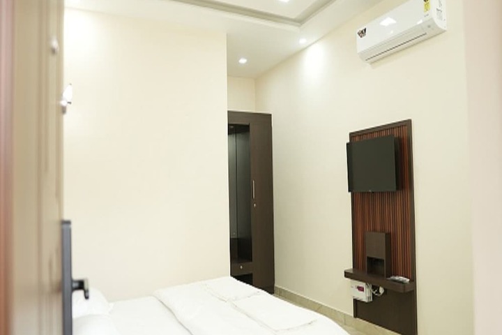 Room 10 of 36