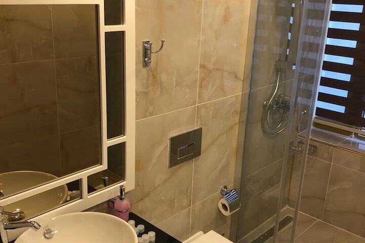 Room 48 of 76