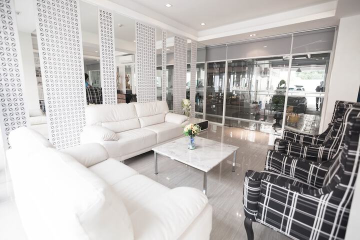 Guest Lobby